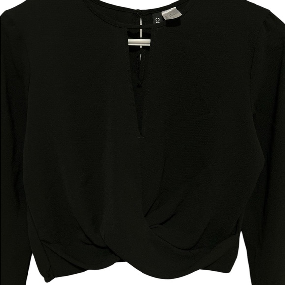 3 For 25 NWOT divided Black long sleeve crop top - Picture 2 of 4